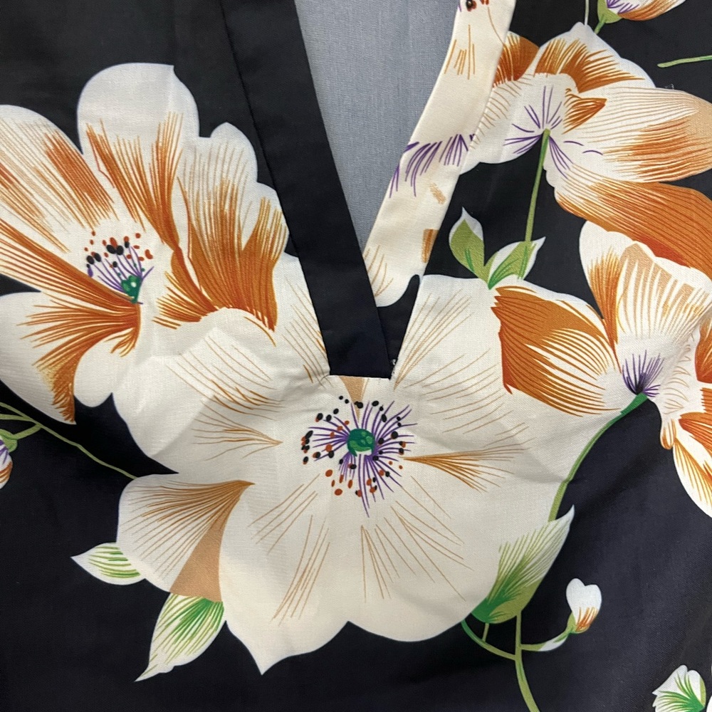 Floral print split neck top, size small. - Picture 3 of 4